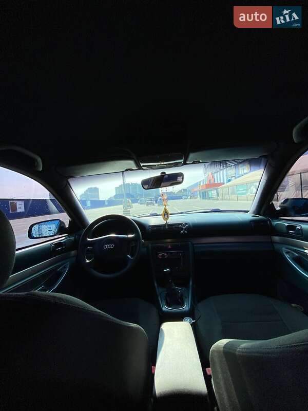 Седан Audi A4 1999 в Калуше