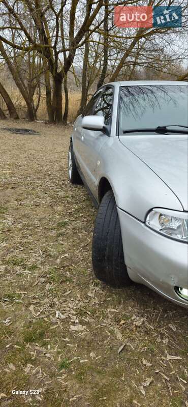 Седан Audi A4 2000 в Ромнах
