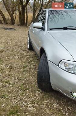 Седан Audi A4 2000 в 