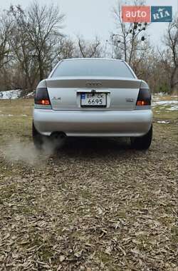 Седан Audi A4 2000 в 