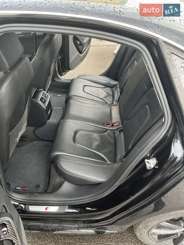 Седан Audi A4 2015 в Киеве