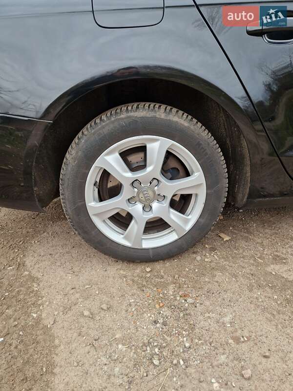 Седан Audi A4 2010 в Чернігові