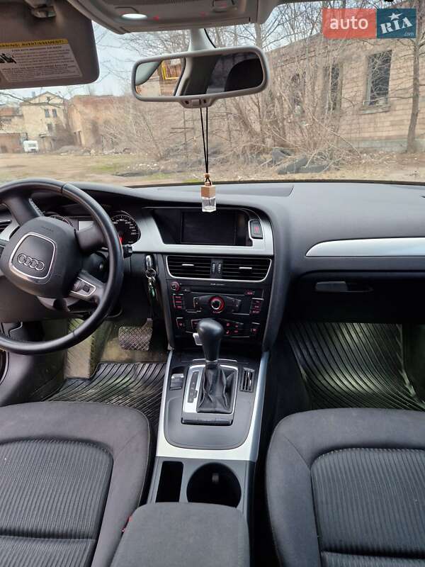 Седан Audi A4 2010 в Чернігові