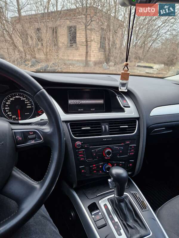 Седан Audi A4 2010 в Чернігові