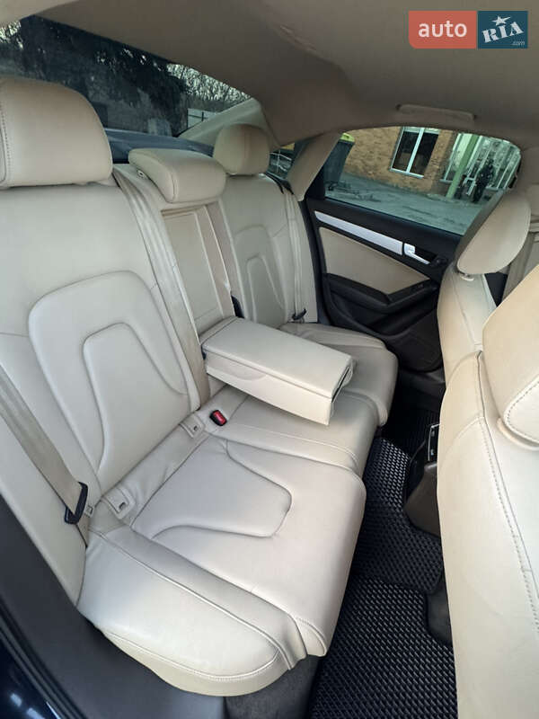 Седан Audi A4 2013 в Дрогобыче