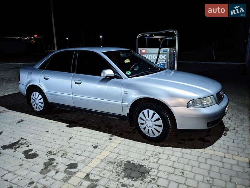 Седан Audi A4 1999 в Теофіполі