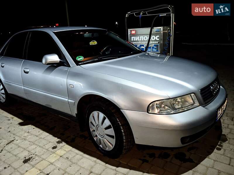 Седан Audi A4 1999 в Теофіполі