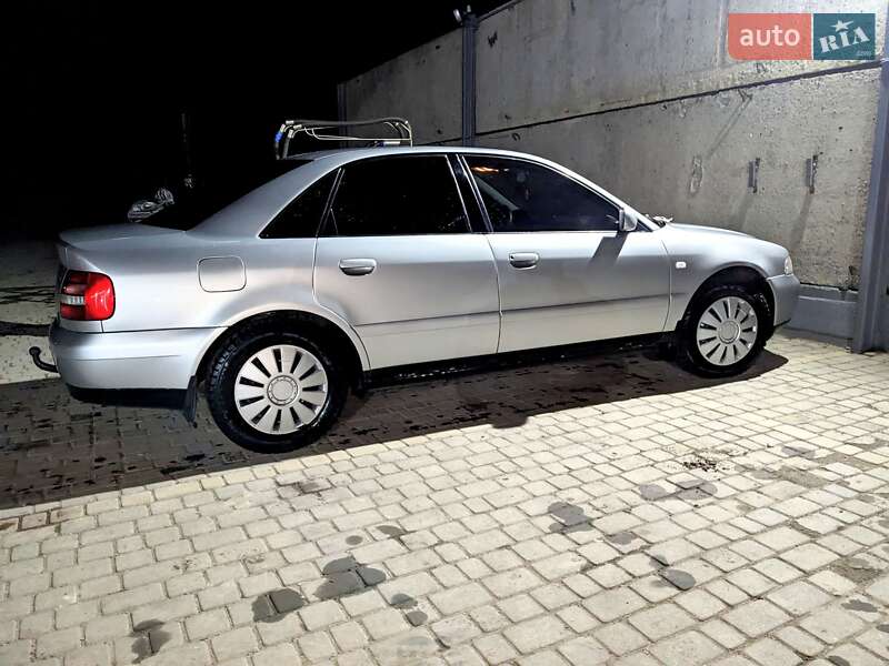 Седан Audi A4 1999 в Теофіполі
