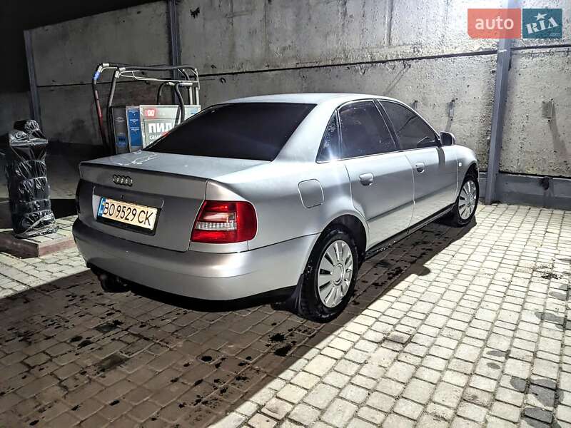 Седан Audi A4 1999 в Теофіполі