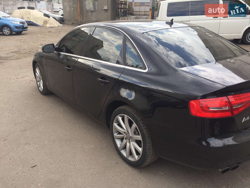 Седан Audi A4 2012 в 
