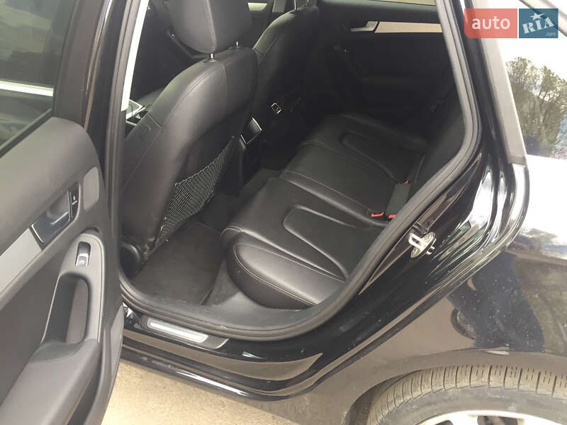 Седан Audi A4 2012 в Киеве