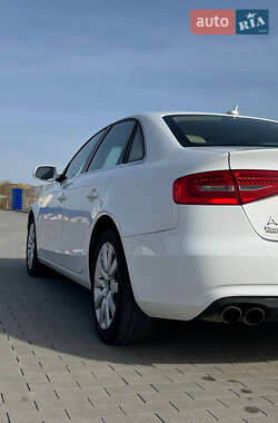 Седан Audi A4 2012 в 