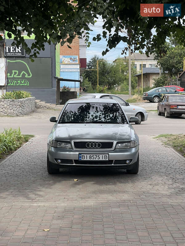 Седан Audi A4 1997 в Хороле