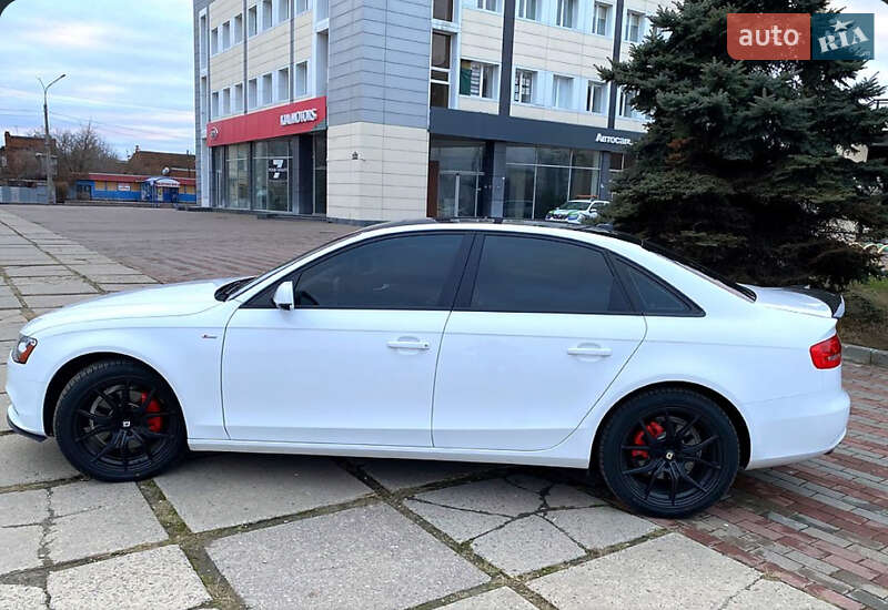 Седан Audi A4 2014 в Виннице
