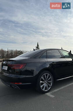 Седан Audi A4 2018 в 