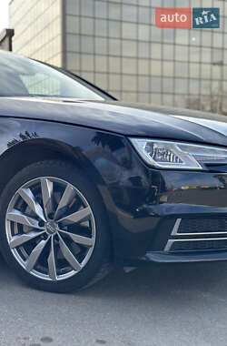 Седан Audi A4 2018 в 