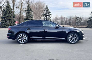 Седан Audi A4 2018 в 
