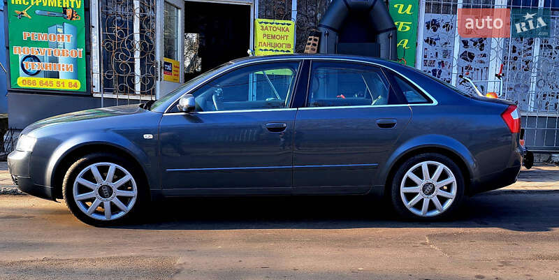 Седан Audi A4 2004 в Лохвице