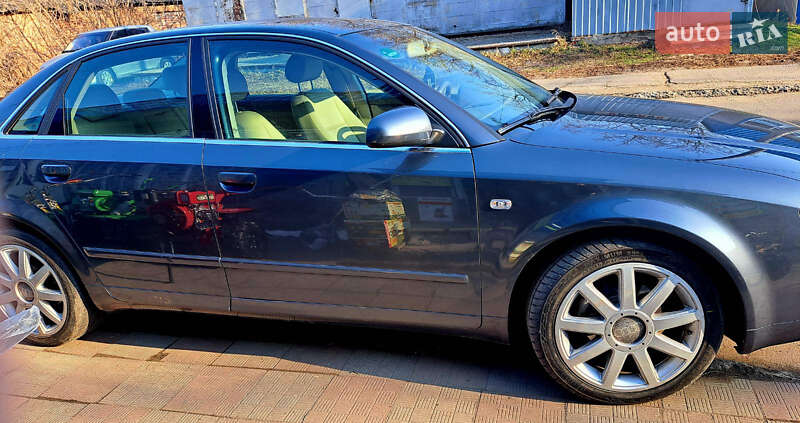 Седан Audi A4 2004 в Лохвице