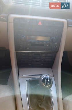 Седан Audi A4 2004 в Лохвице