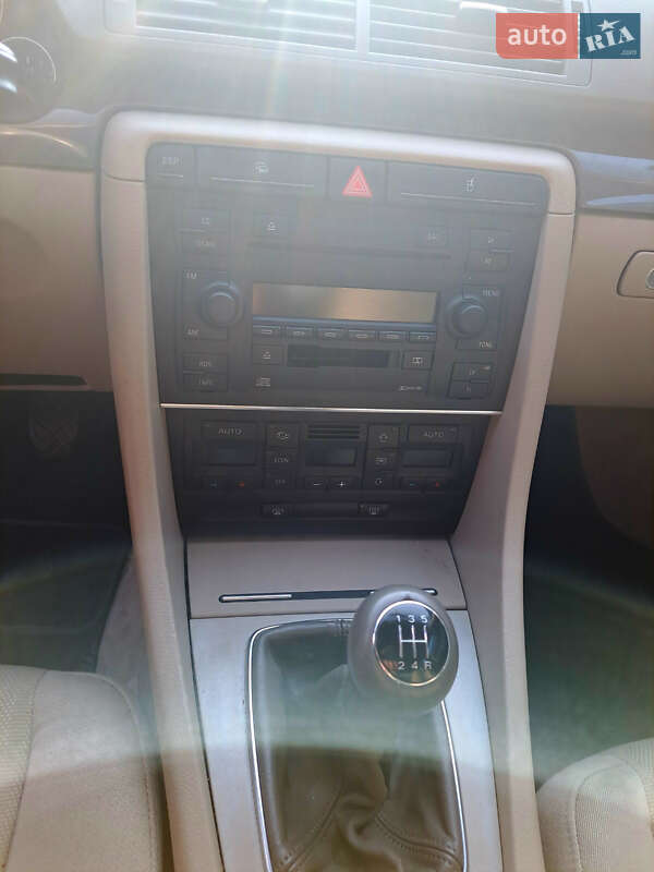 Седан Audi A4 2004 в Лохвице