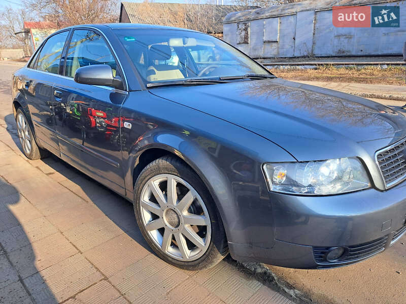Седан Audi A4 2004 в Лохвице