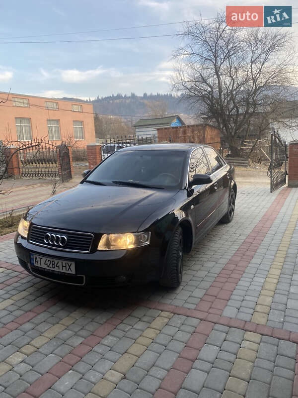 Седан Audi A4 2002 в Лазещине