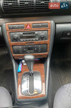 Седан Audi A4 1999 в 