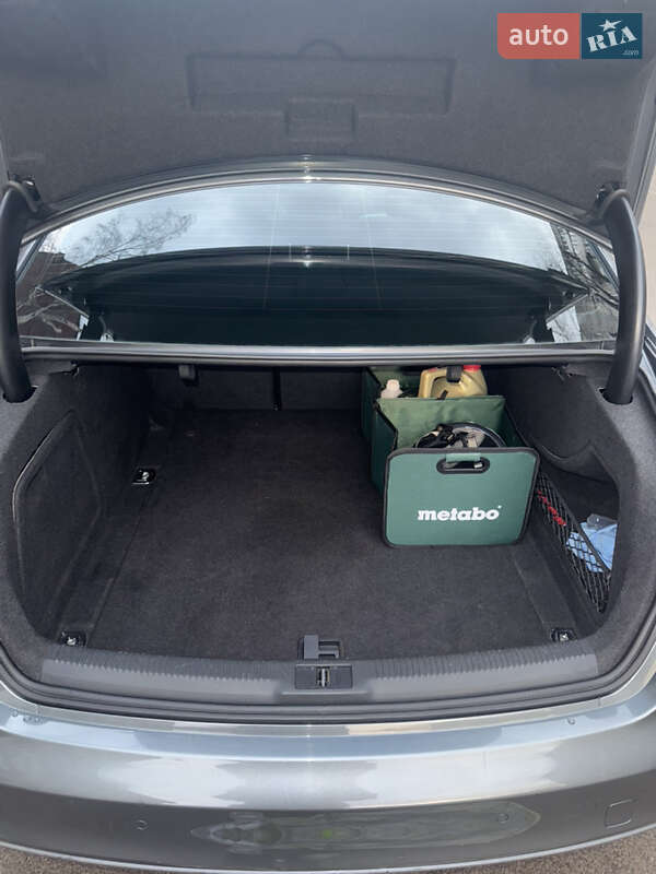 Седан Audi A4 2014 в Черкассах