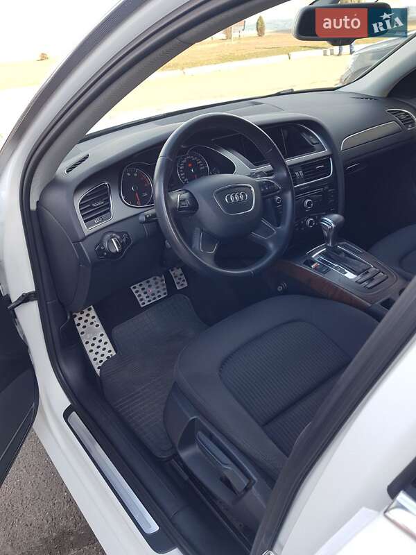 Седан Audi A4 2012 в Черкассах
