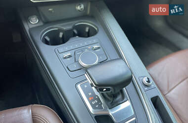 Седан Audi A4 2018 в 