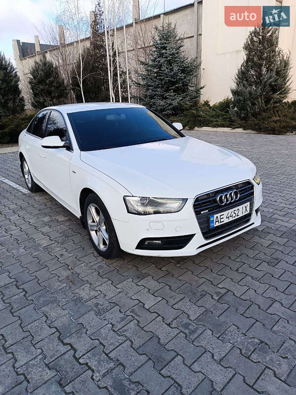 Седан Audi A4 2012 в Павлограде