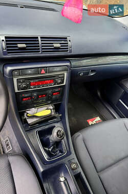 Седан Audi A4 2004 в 