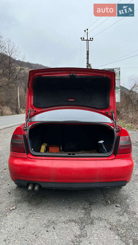 Седан Audi A4 1996 в Рахове