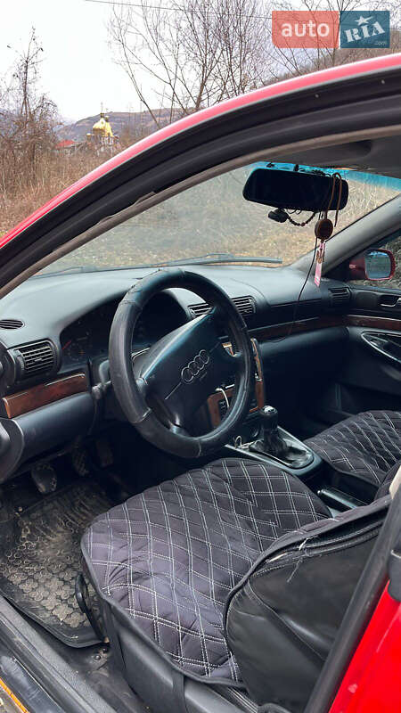 Седан Audi A4 1996 в Рахове