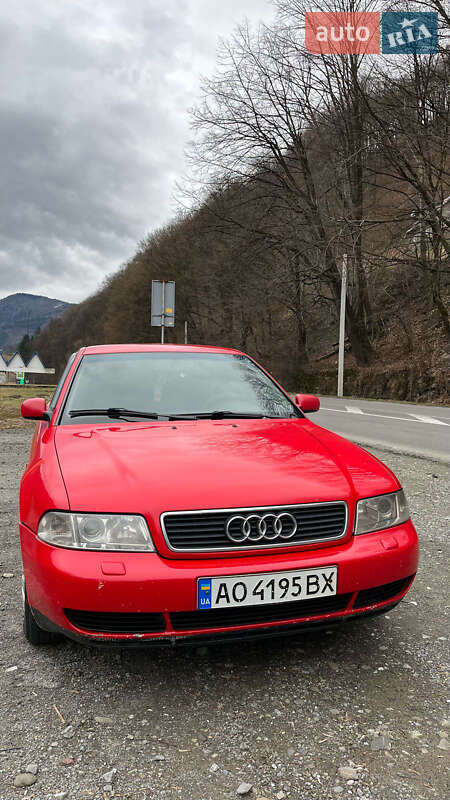 Седан Audi A4 1996 в Рахове