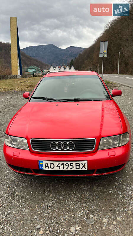 Седан Audi A4 1996 в Рахове