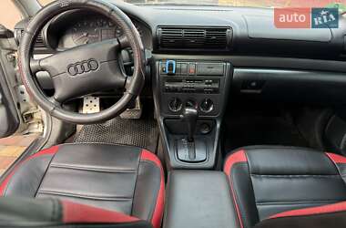Седан Audi A4 1995 в 