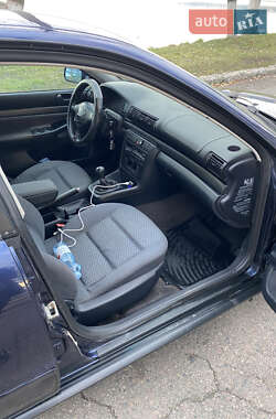 Седан Audi A4 1995 в 