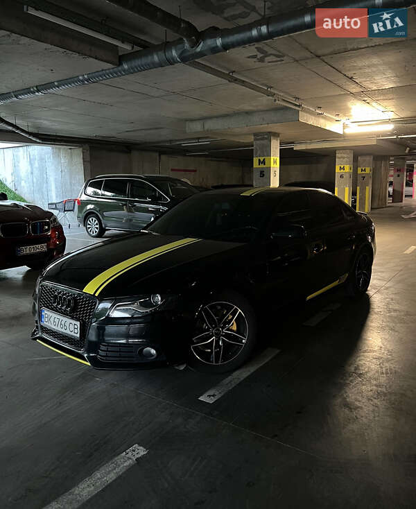 Седан Audi A4 2011 в Львові