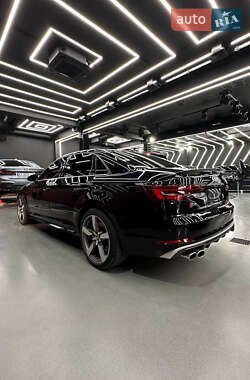 Седан Audi A4 2016 в 