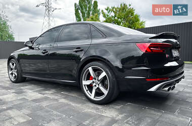 Седан Audi A4 2016 в 