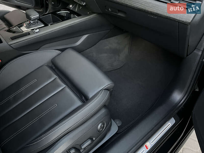Седан Audi A4 2023 в Львові