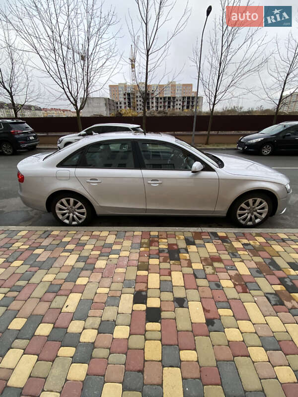 Седан Audi A4 2013 в Києві