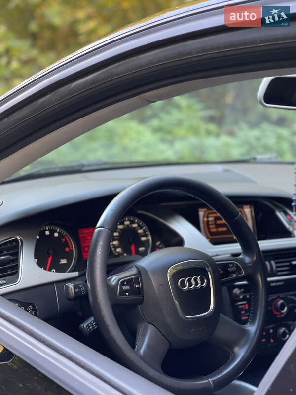 Седан Audi A4 2011 в Трускавці