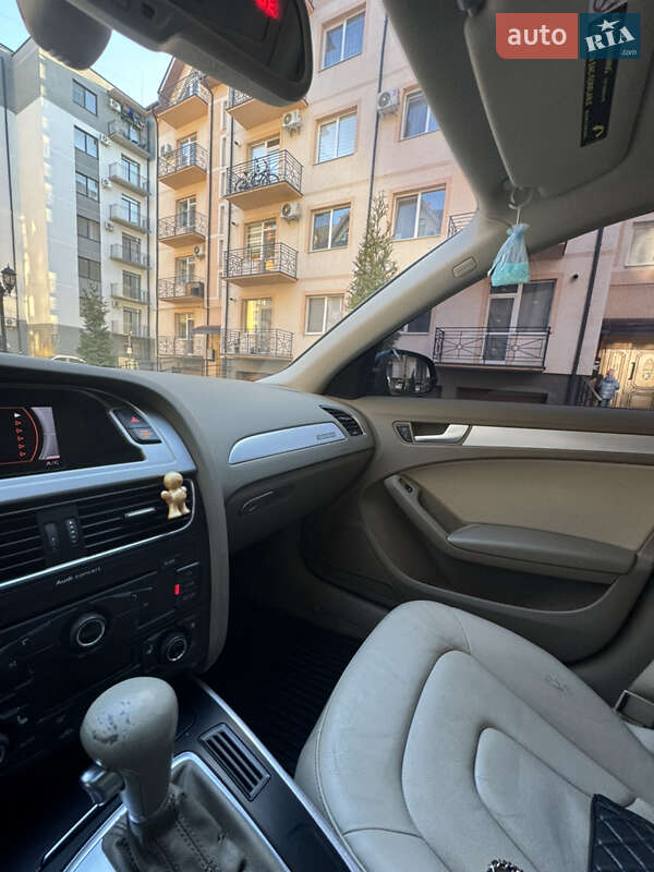 Седан Audi A4 2012 в Ужгороде