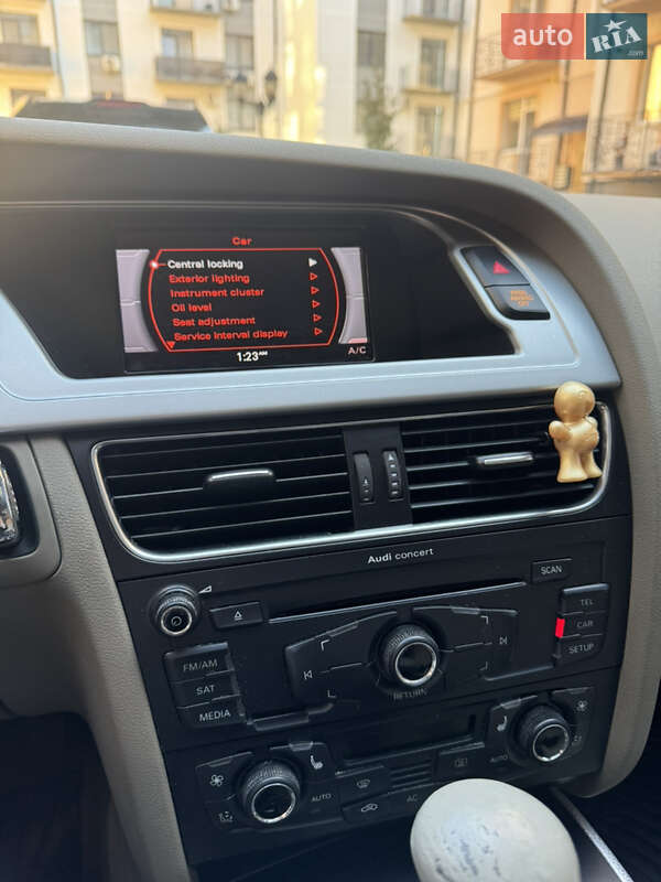 Седан Audi A4 2012 в Ужгороде