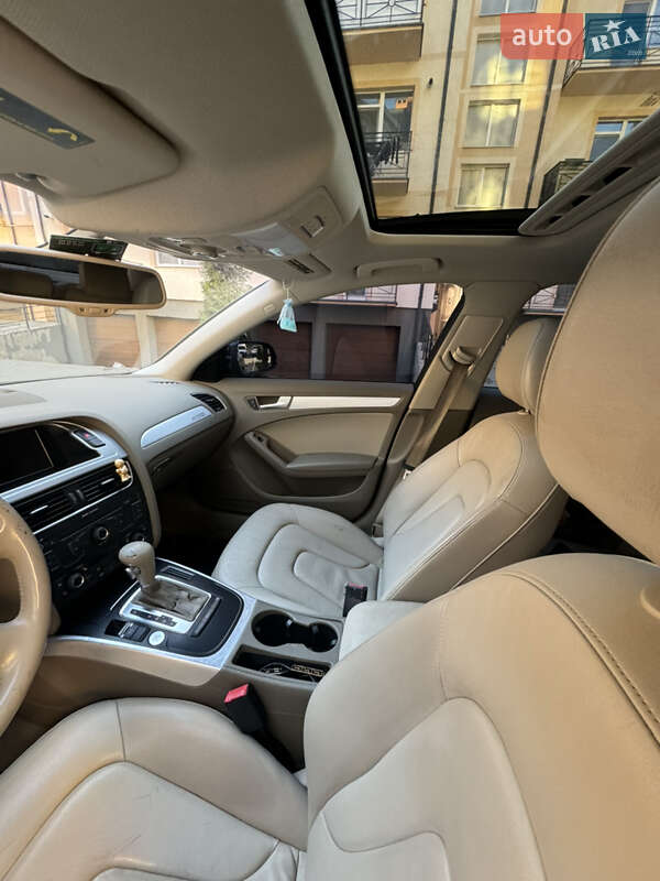 Седан Audi A4 2012 в Ужгороде