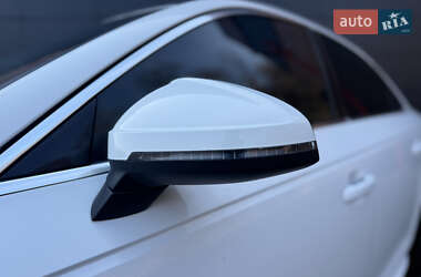 Седан Audi A4 2015 в 