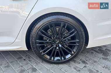 Седан Audi A4 2015 в 